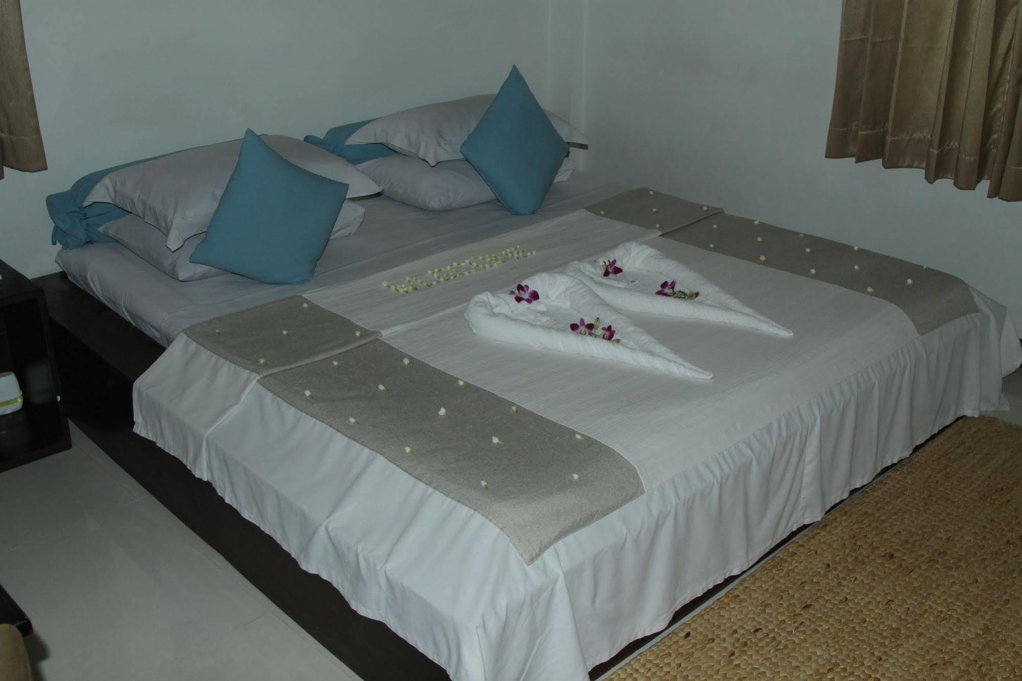 One Up - Banana Hotel Phnom Penh Exterior foto